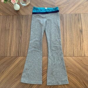 Iviva by Lululemon gray flare yoga leggings 4